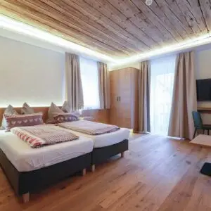 Schlafzimmer von Wohnung Tradition: Wohnung mit Sauna, großer Terrasse und 2 Schlafzimmern