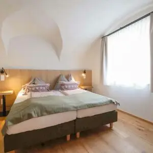 Schlafzimmer von Wohnung Tradition: Wohnung mit Sauna, großer Terrasse und 2 Schlafzimmern