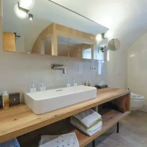 Badezimmer von Wohnung Tradition: Wohnung mit Sauna, großer Terrasse und 2 Schlafzimmern