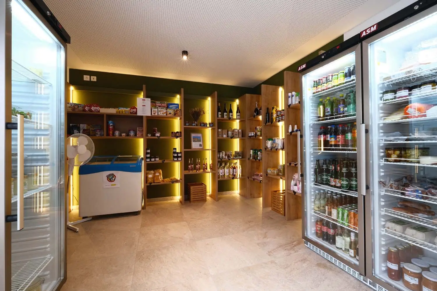 Kaffee direkt vor Ort genießen, im Kuchlkastl vom Seehotel Kärntnerhof.