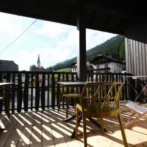 Terrasse der Ferienwohnung Seeblick im Seehotel Kärntnerhof am Weissensee.