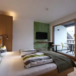 Schlafzimmer der Ferienwohnung Traumblick im Seehotel Kärntnerhof am Weissensee.